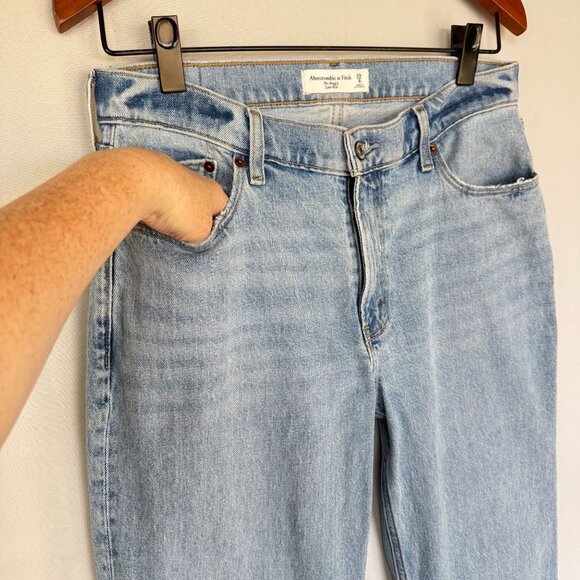 Abercrombie & Fitch Low Rise Baggy Light Blue Straight Leg Single Cuff Jeans - Picture 3 of 16